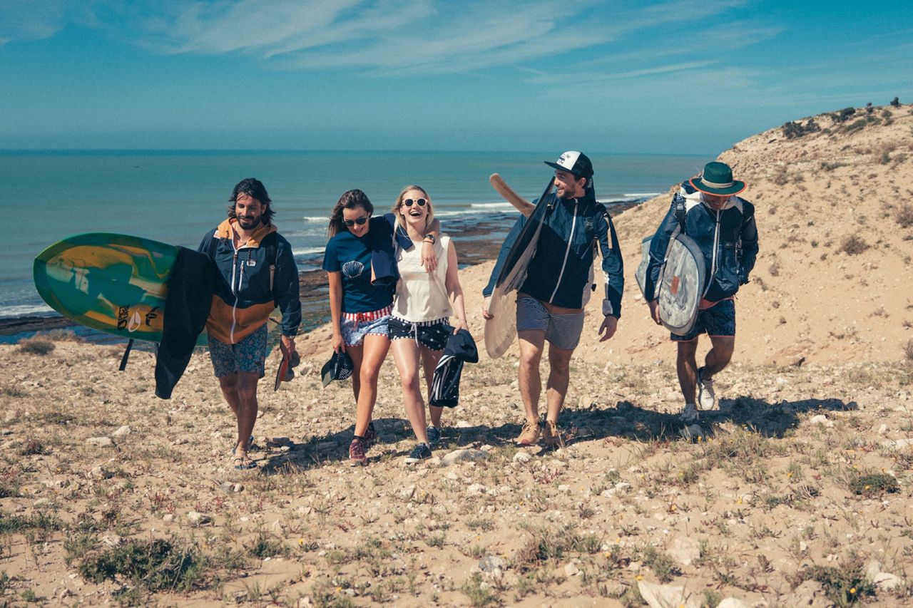 team picture organic clothing sur la plage en trip